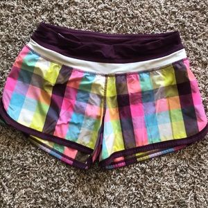 Lululemon run time plaid shorts. 2 way stretch
